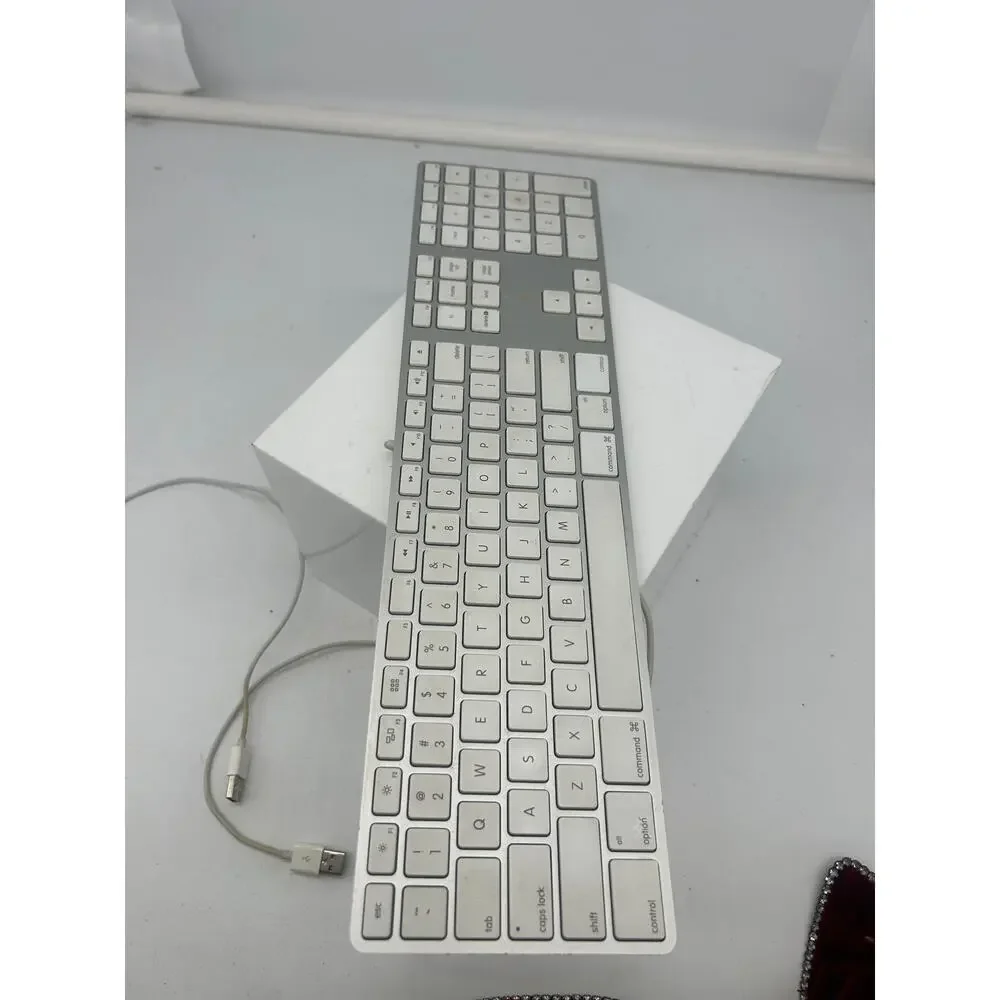 Apple White Aluminum USB Wired Keyboards for iMAC parts only AS IS